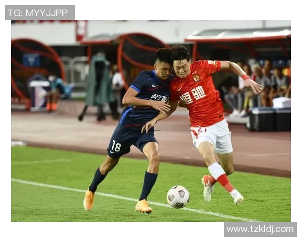 赛后分析广州足球队与重庆足球队的战术意识与表现对比